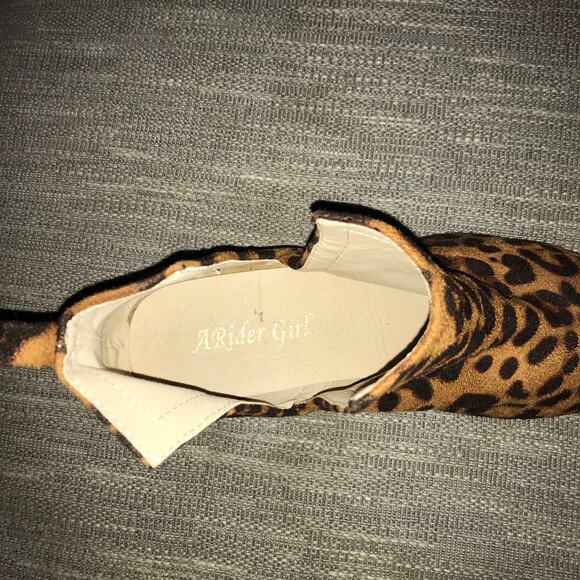 A rider girl leopard closed toe side cut out bootie size 7 - Picture 7 of 7